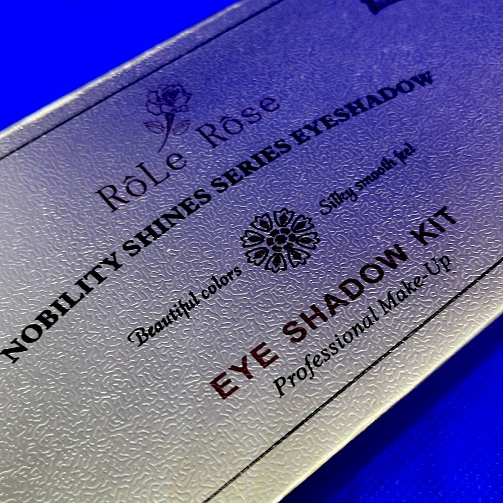 New Rōle Rôse EYE SHADOW KIT